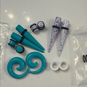 Teal and White Speck Ear Gauges Snail Set- 00G 10mm